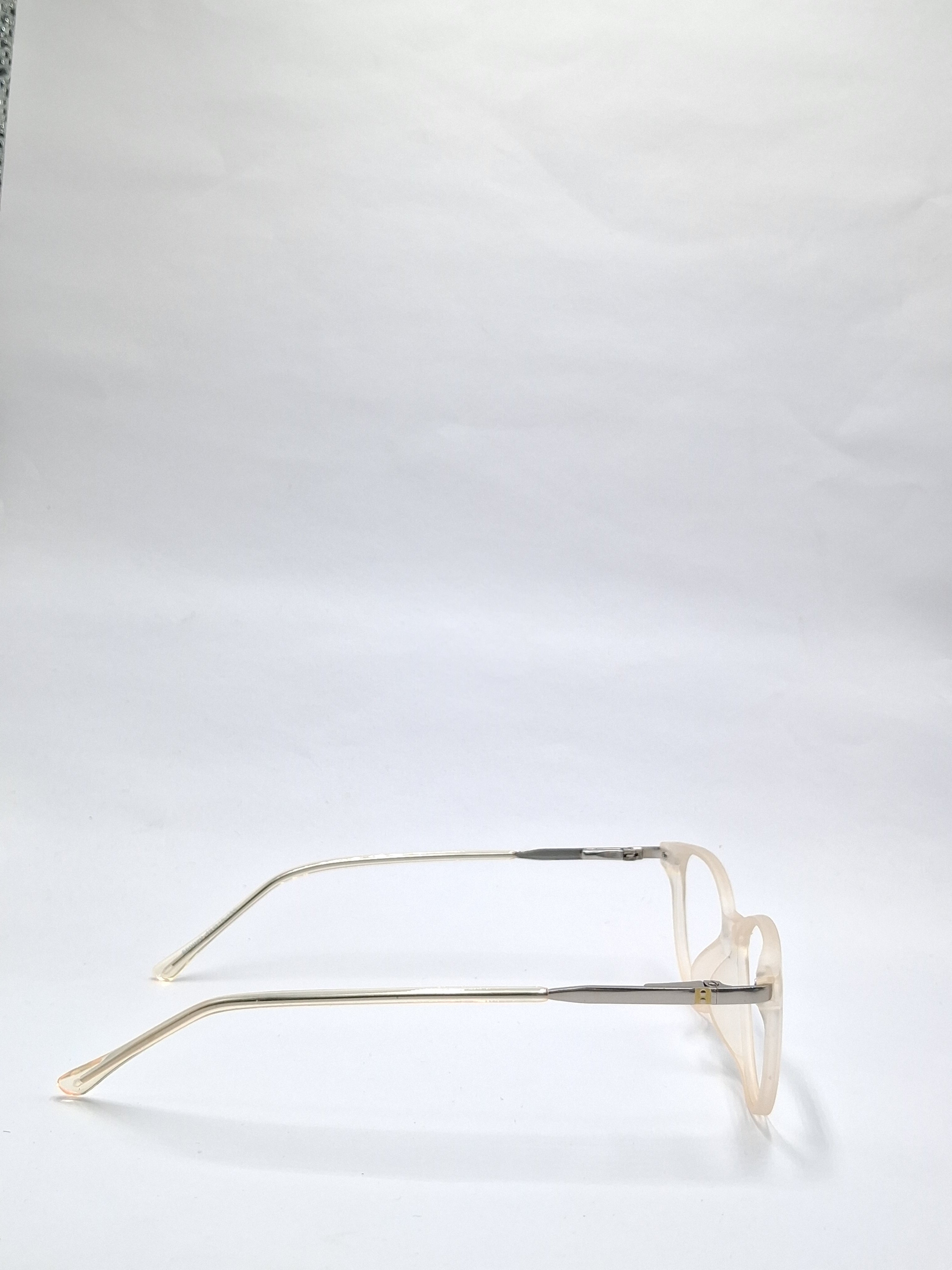 vision plus matte beige with metal stick frame