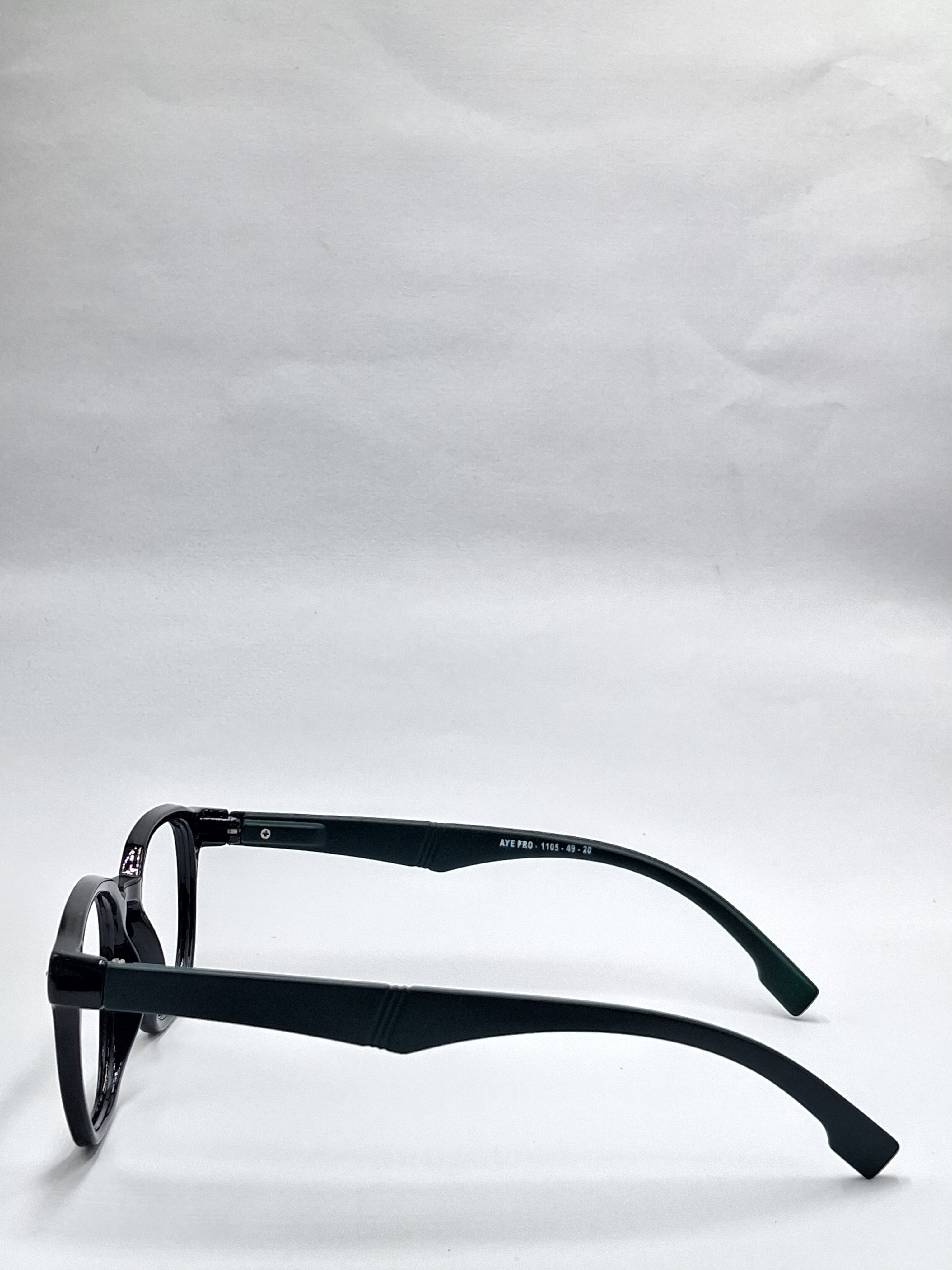 vision plus glossy black with matte green stick frame