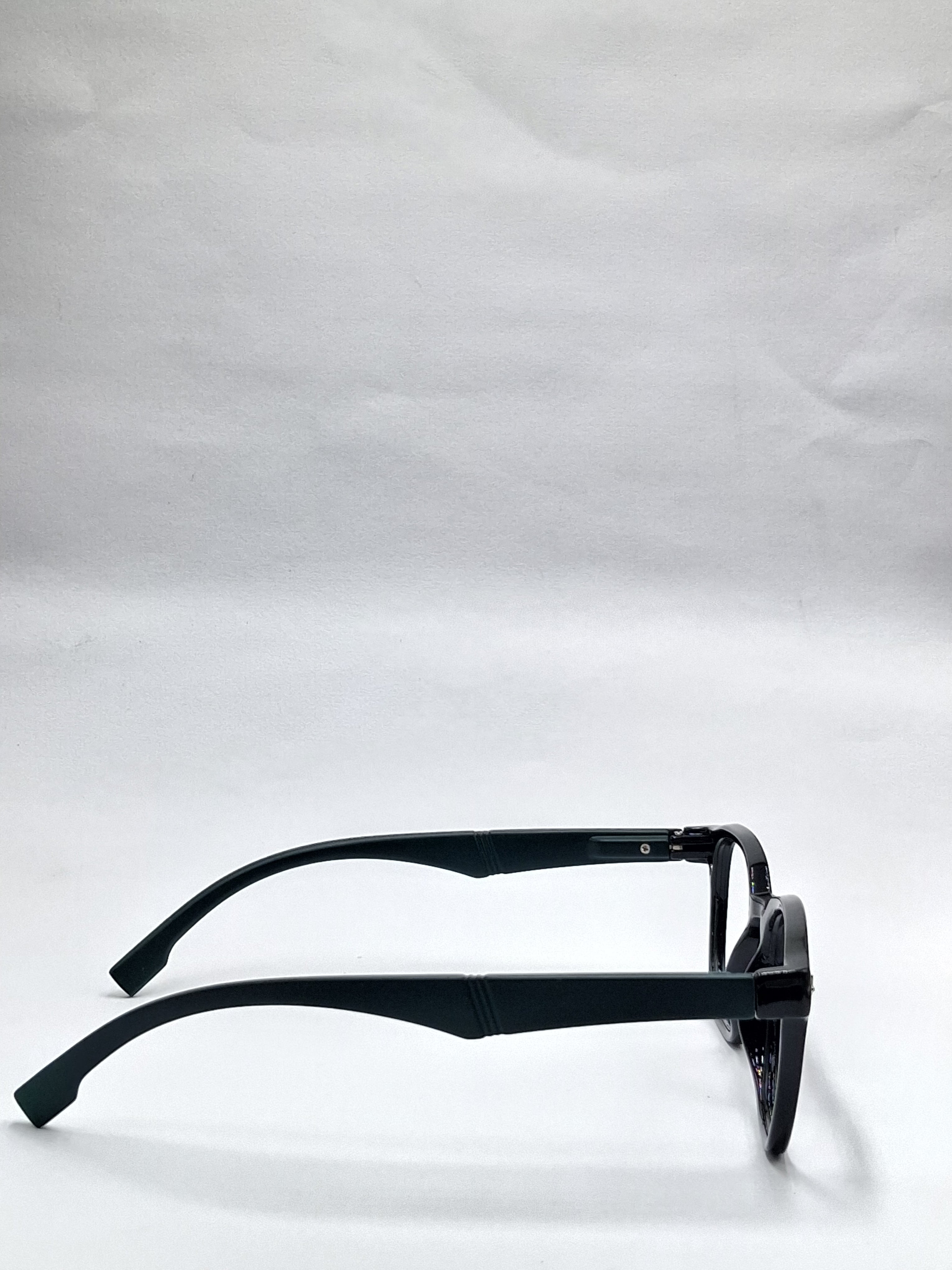 vision plus glossy black with matte green stick frame