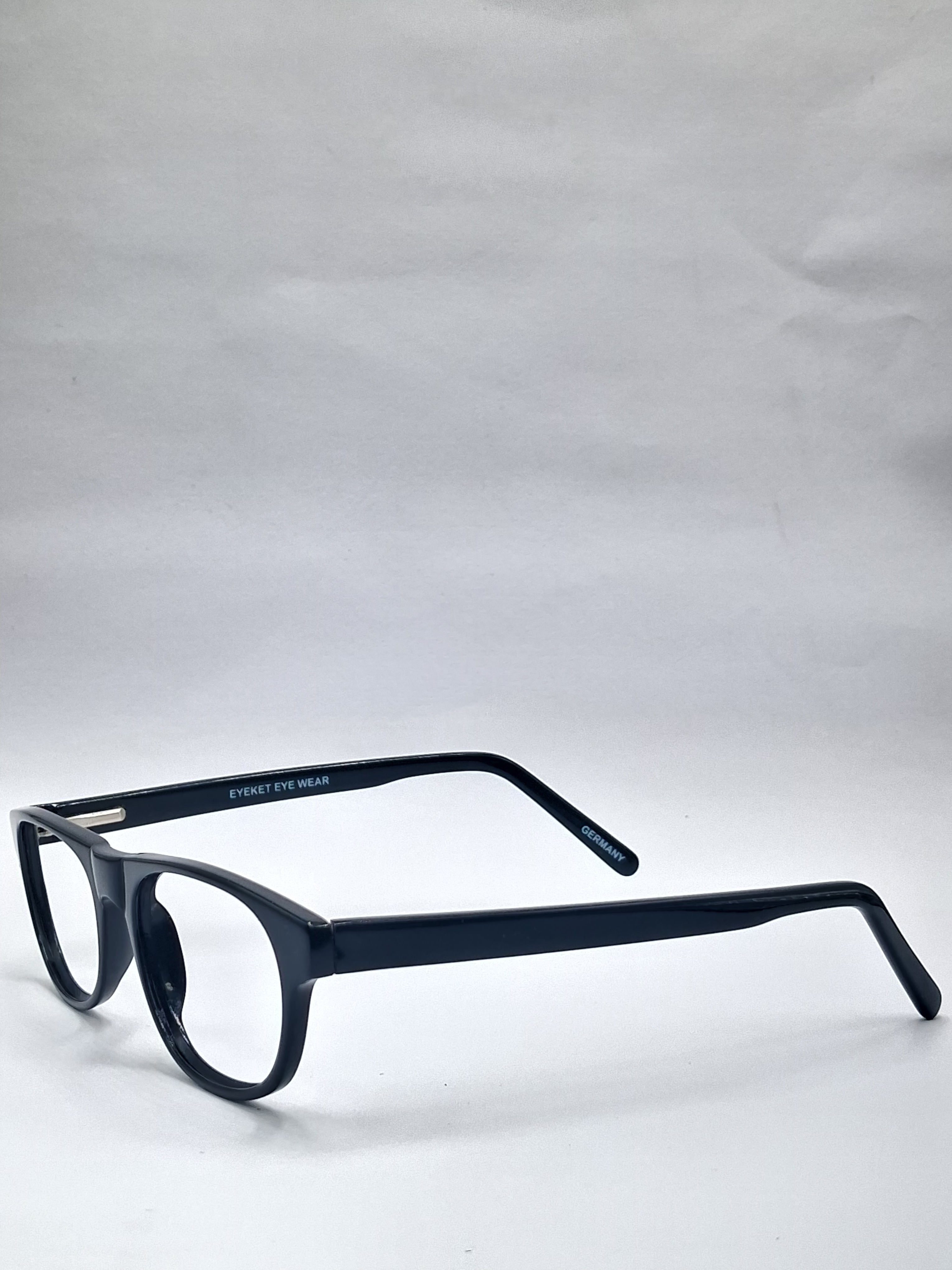 vision plus glossy black frame