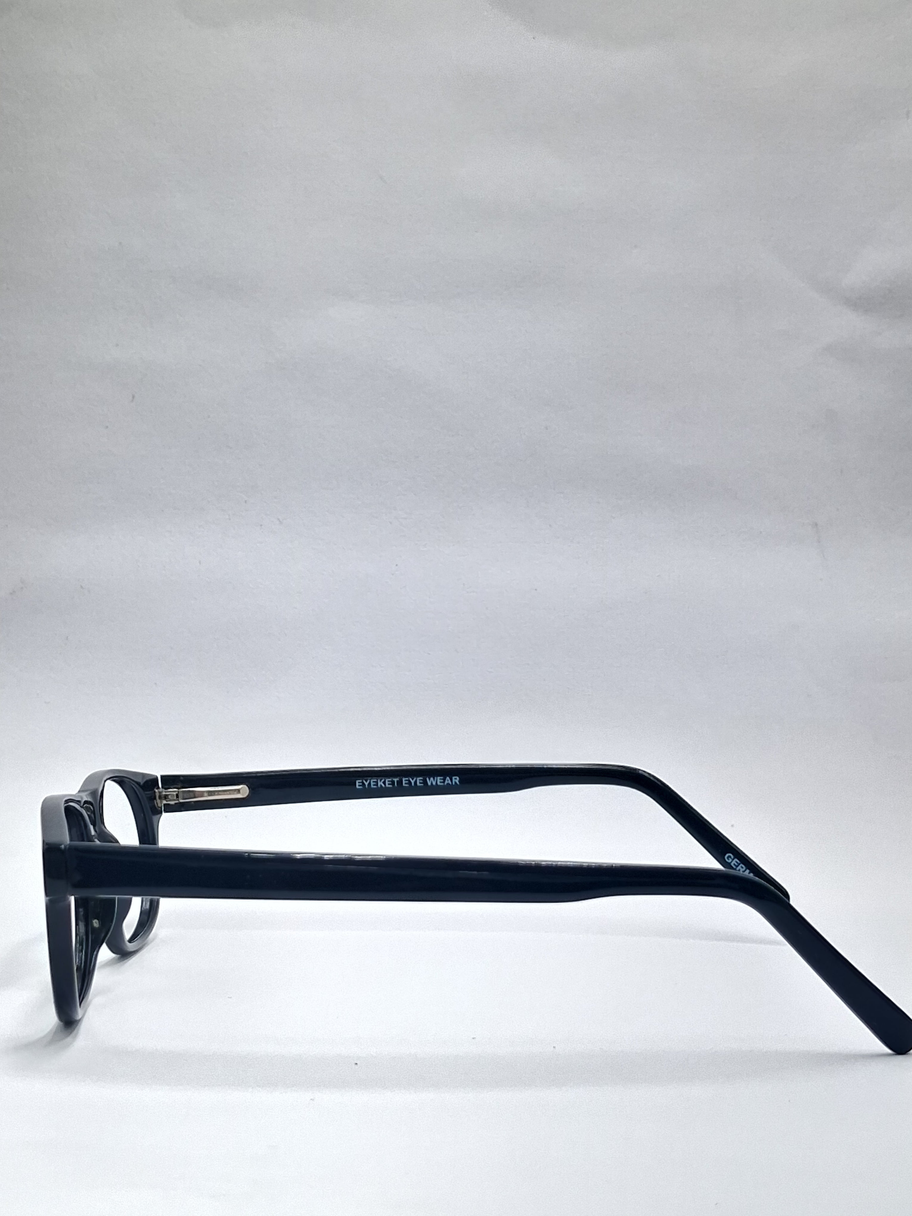 vision plus glossy black frame