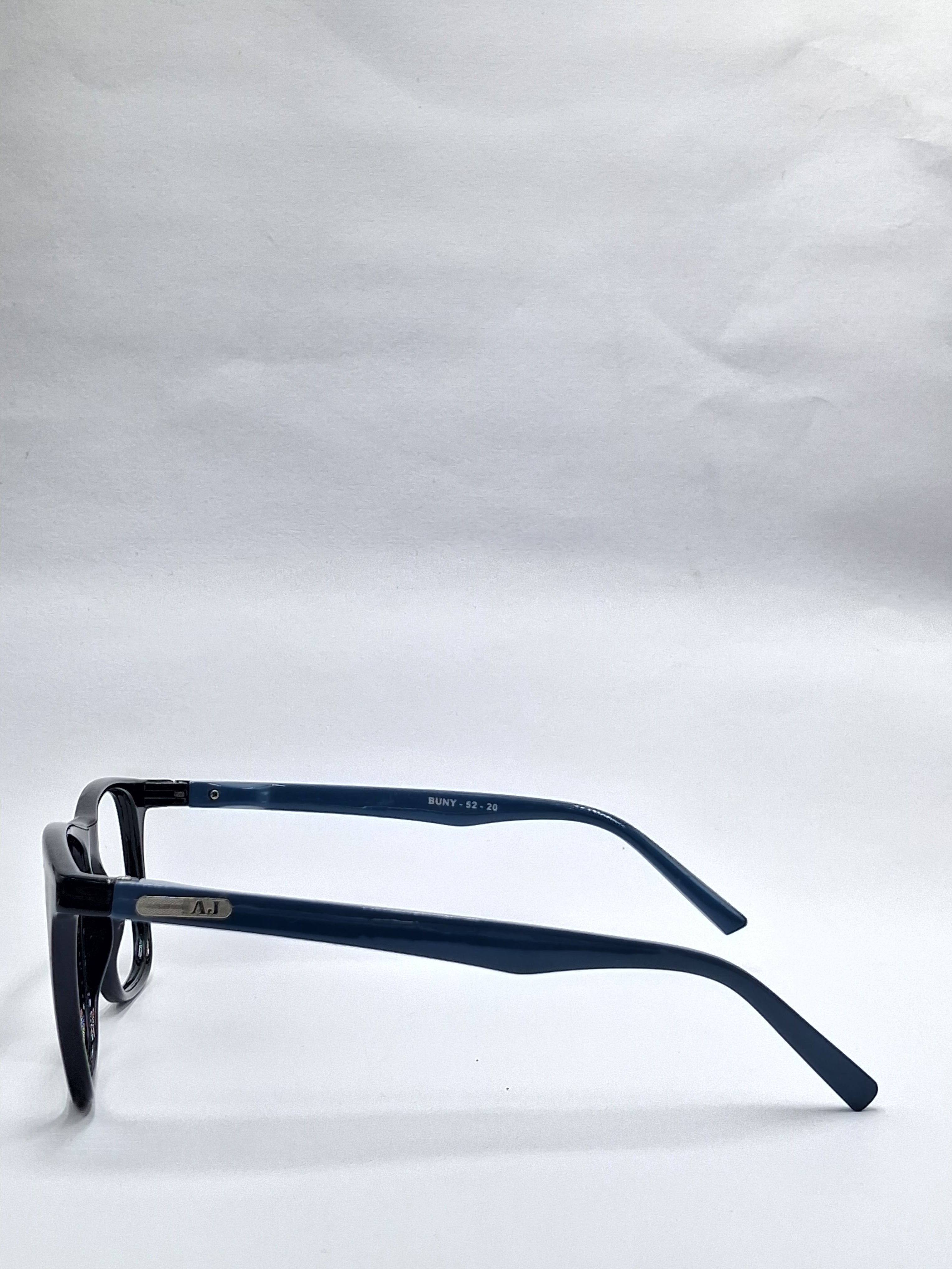 vision plus glossy black and with gray frame