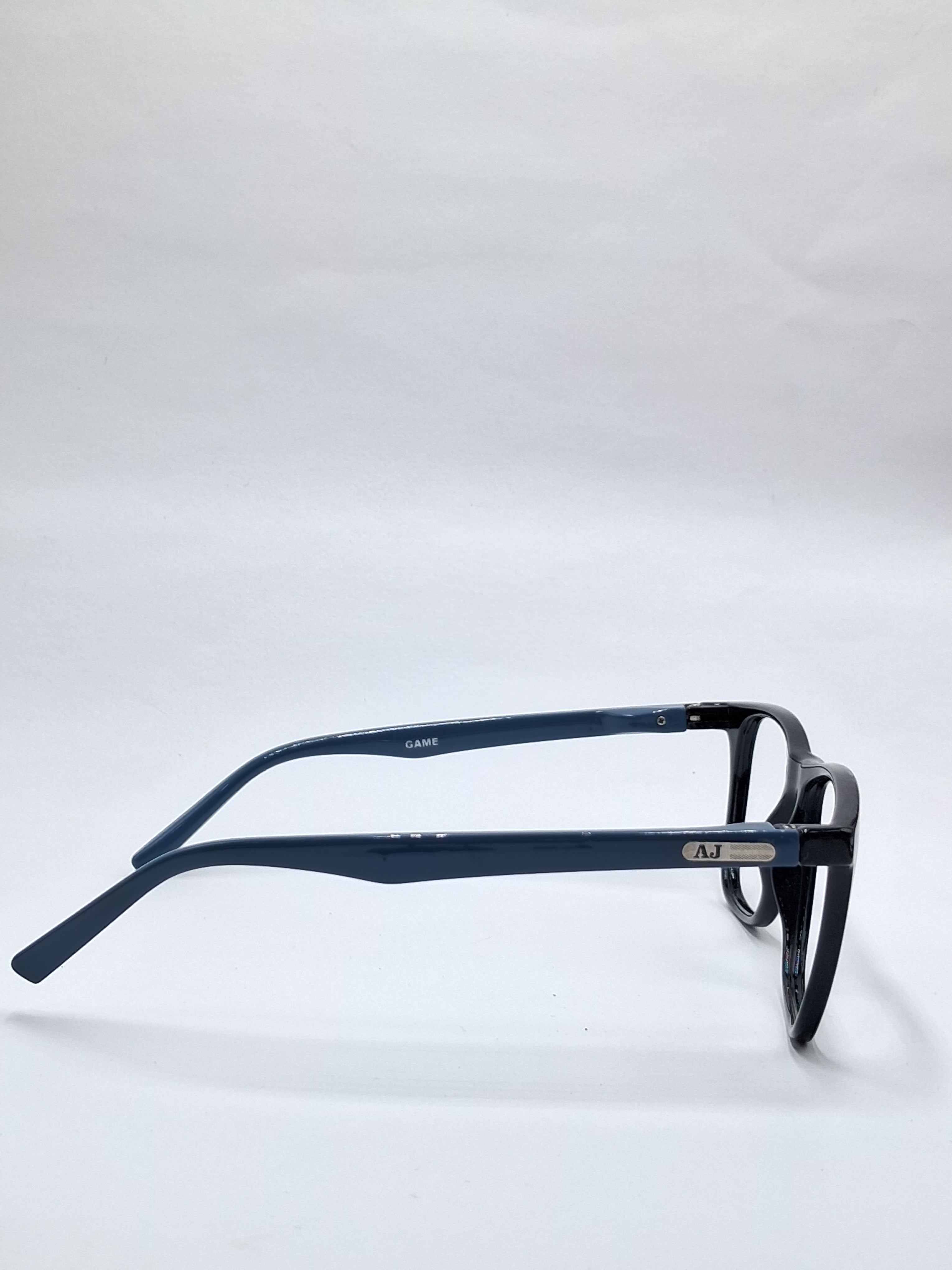 vision plus glossy black and with gray frame