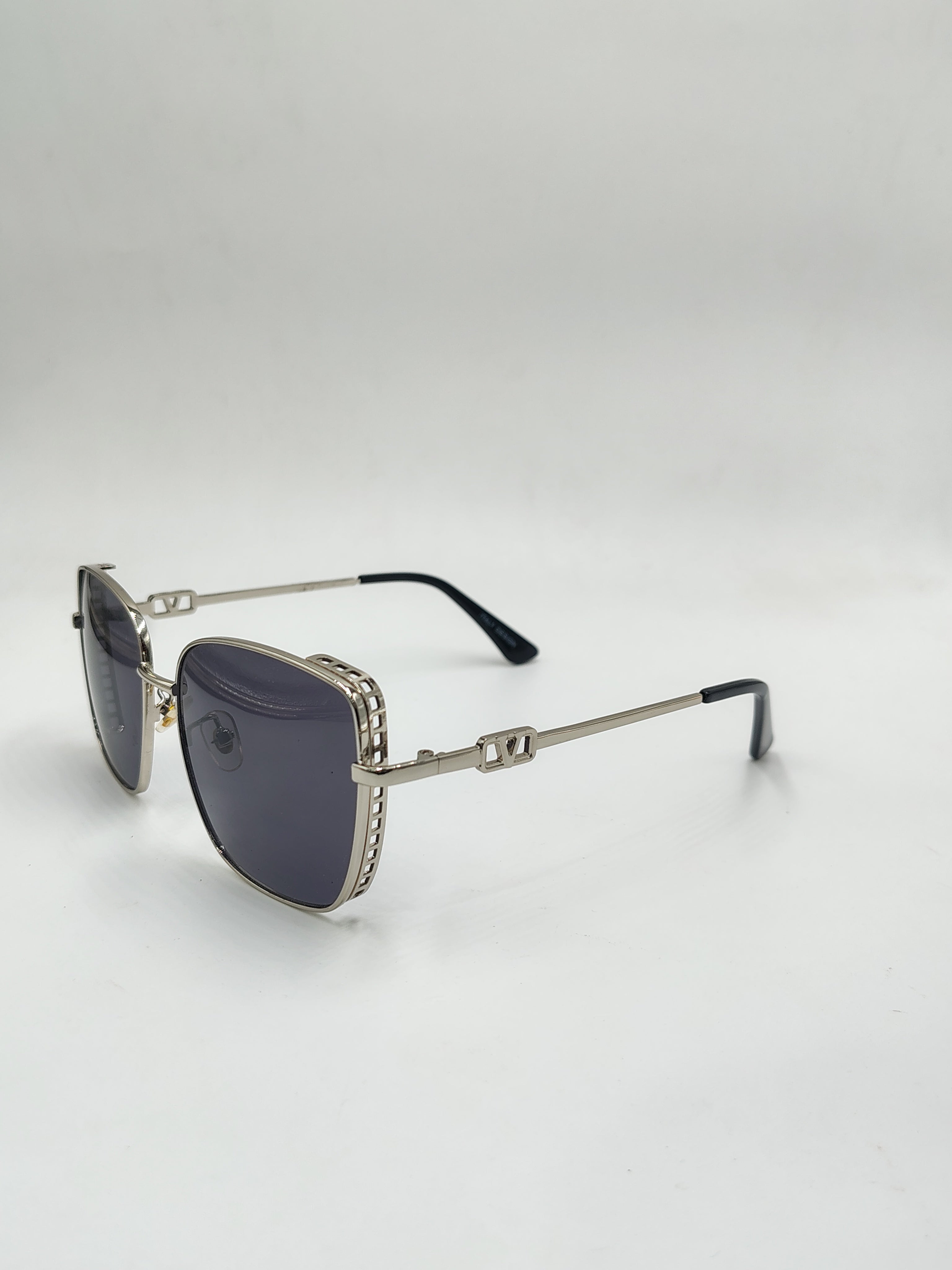 Eyeket Metallic Black Woman Sunglasses