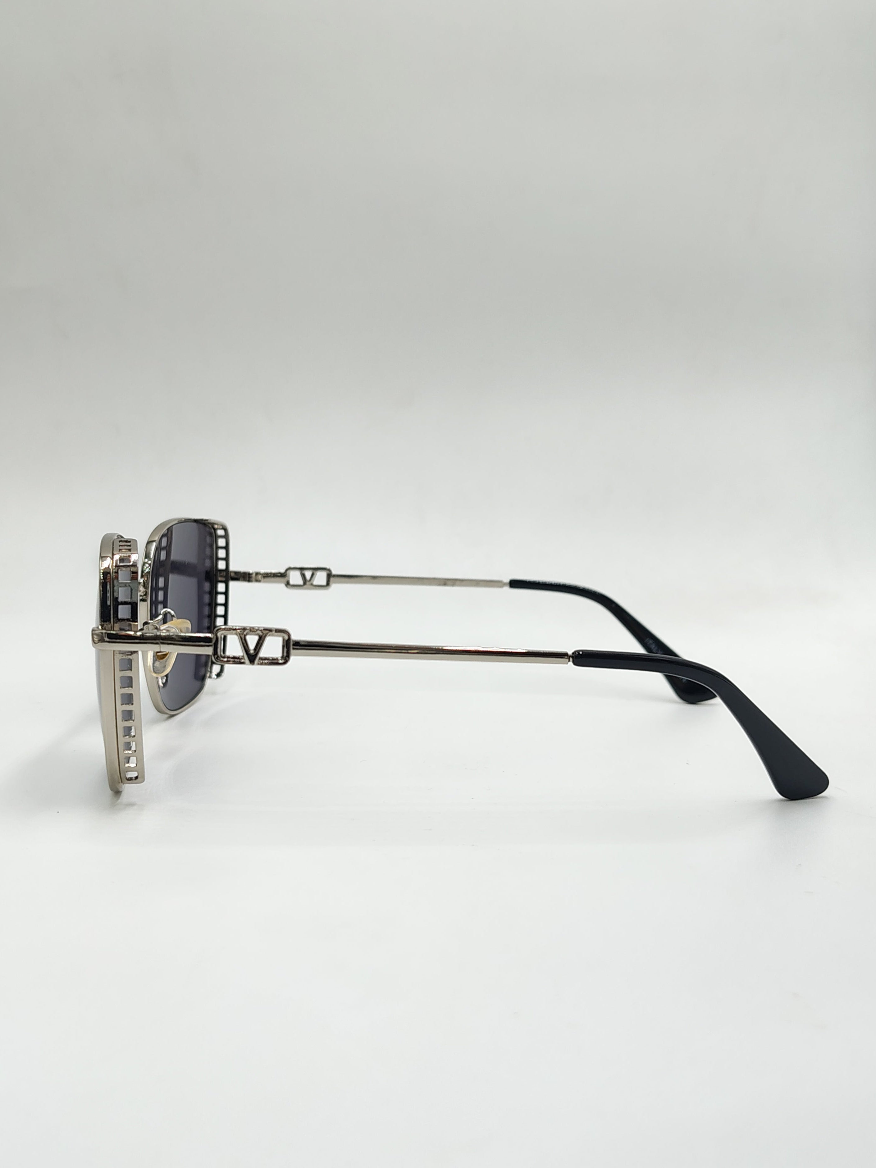 Eyeket Metallic Black Woman Sunglasses