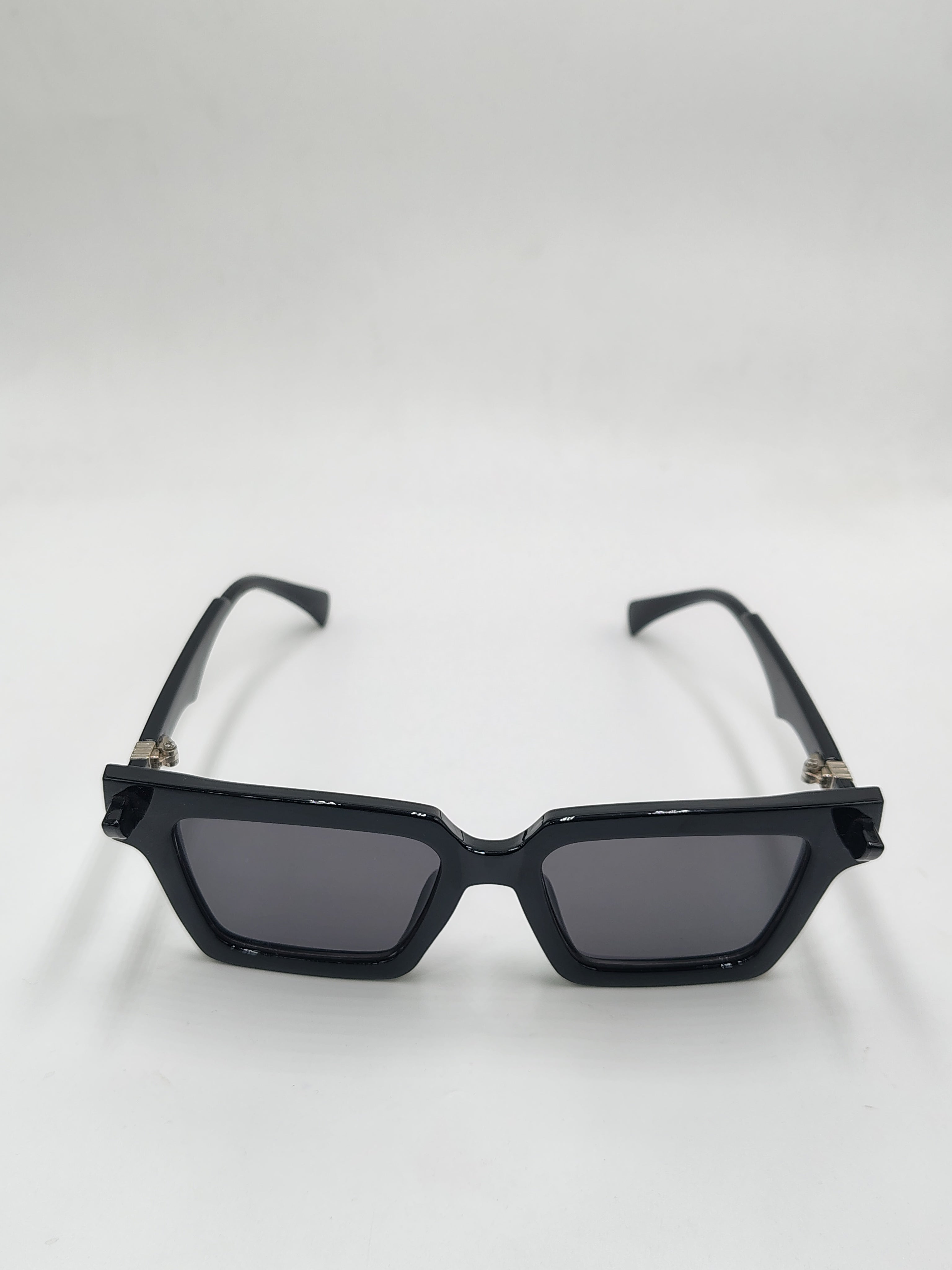 Eyeket Glossy Black Woman Sunglasses