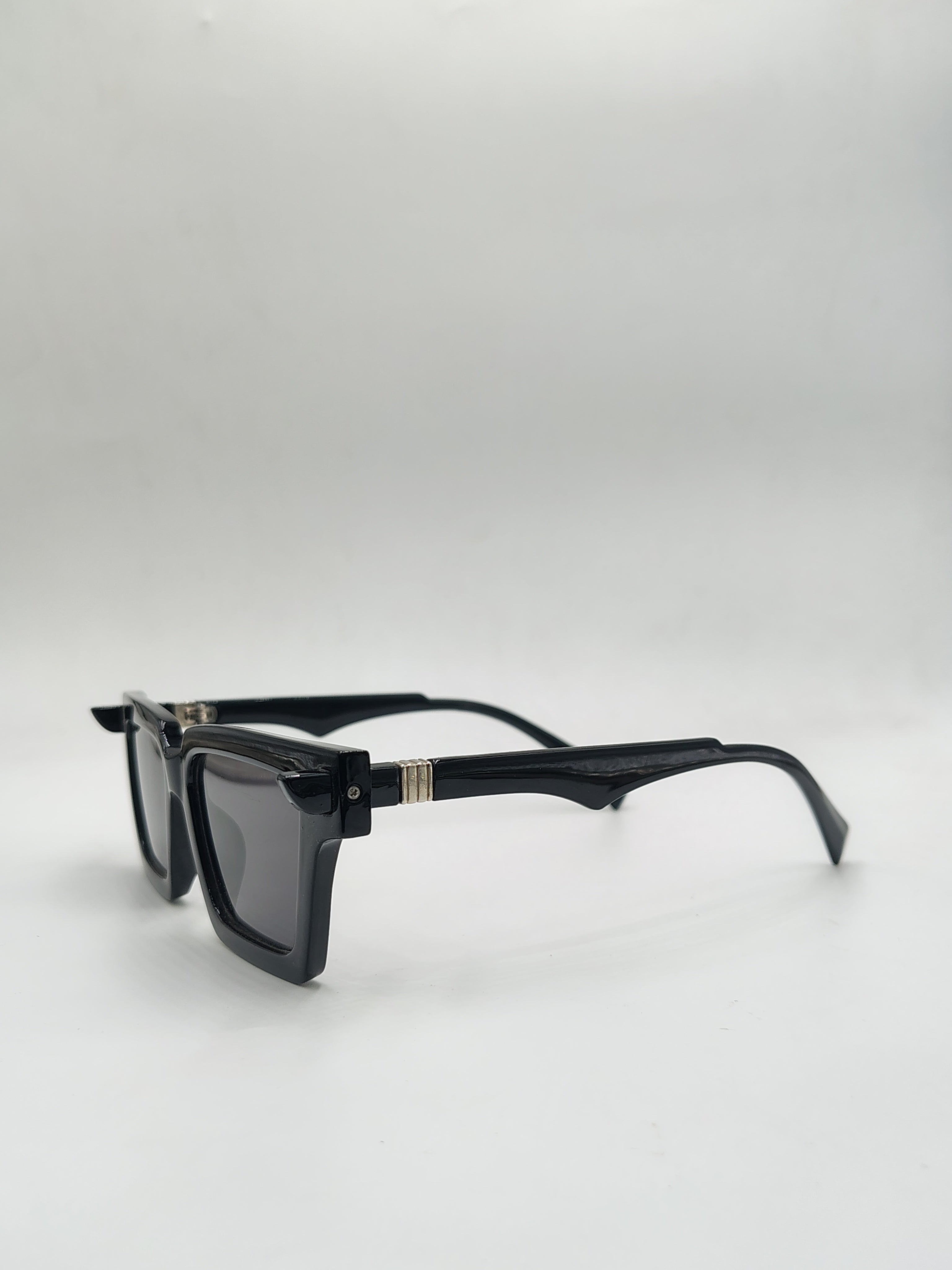 Eyeket Glossy Black Woman Sunglasses