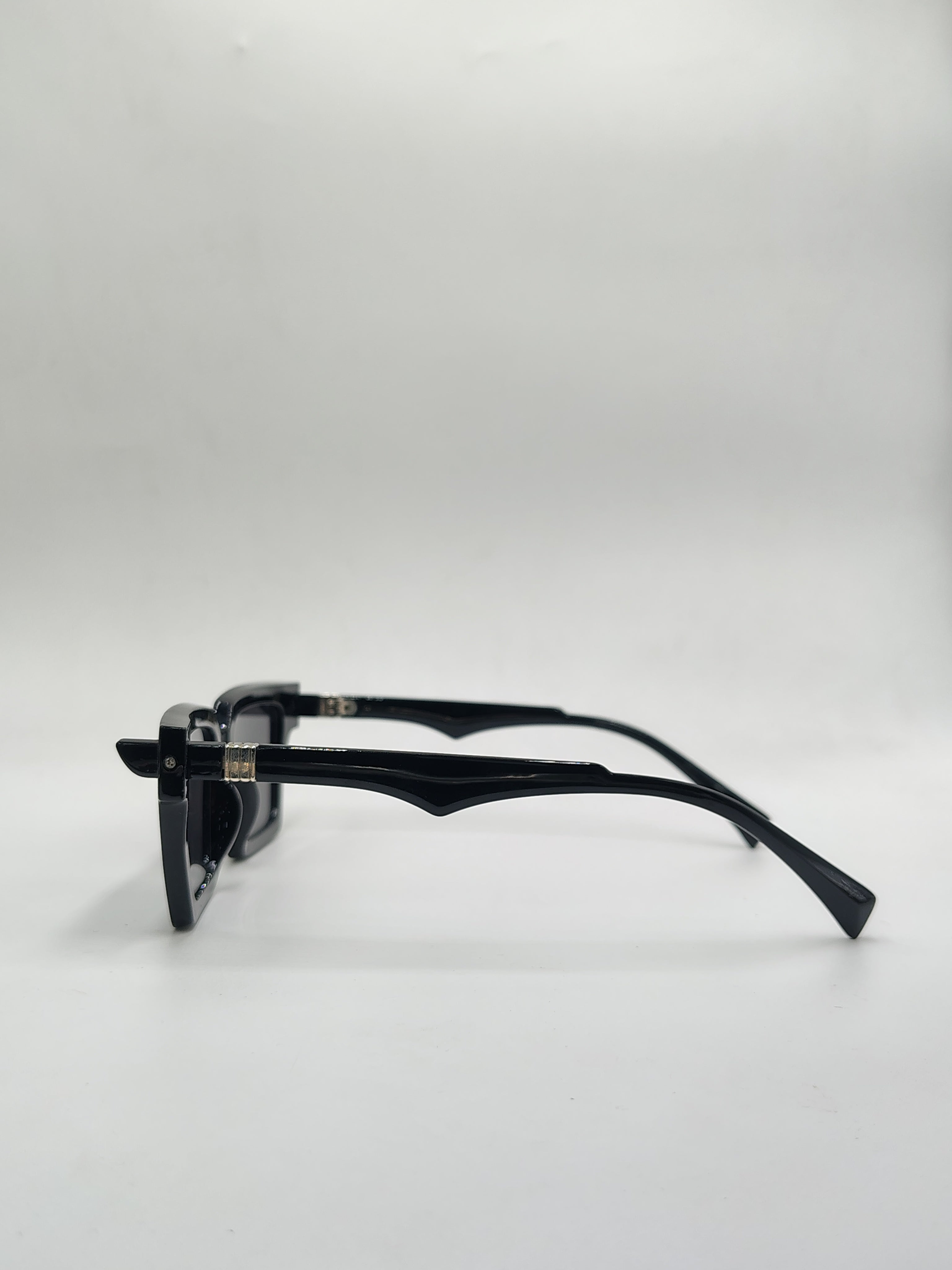 Eyeket Glossy Black Woman Sunglasses